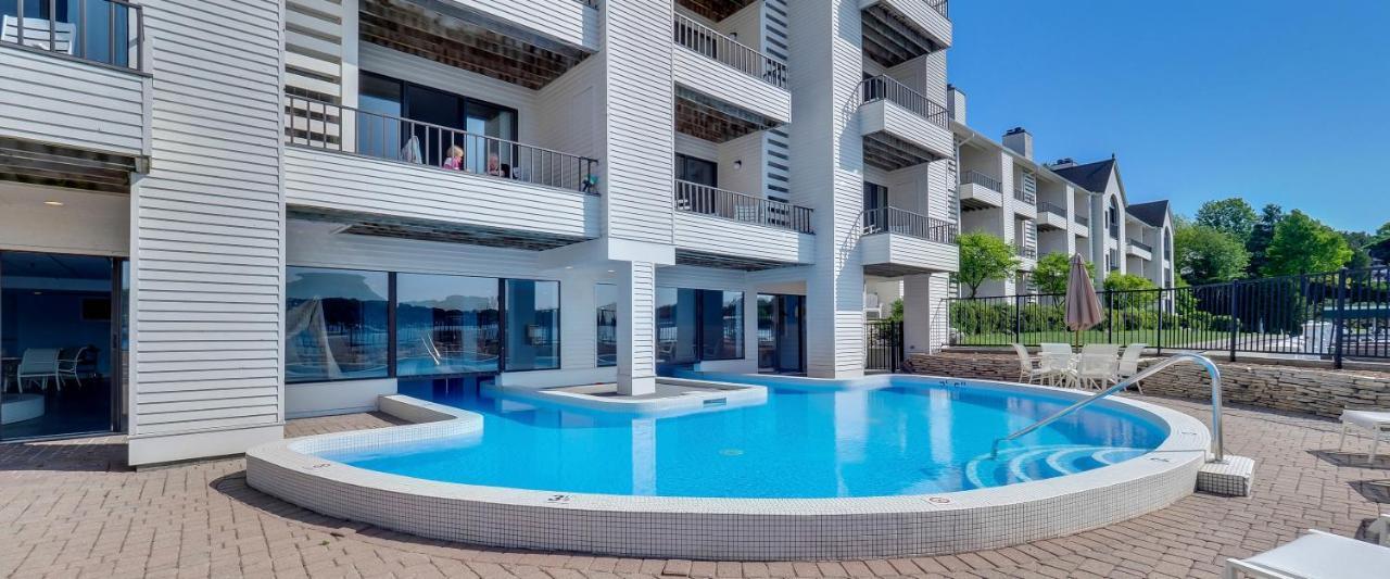 359 Edgewater Inn Шарлевой Экстерьер фото