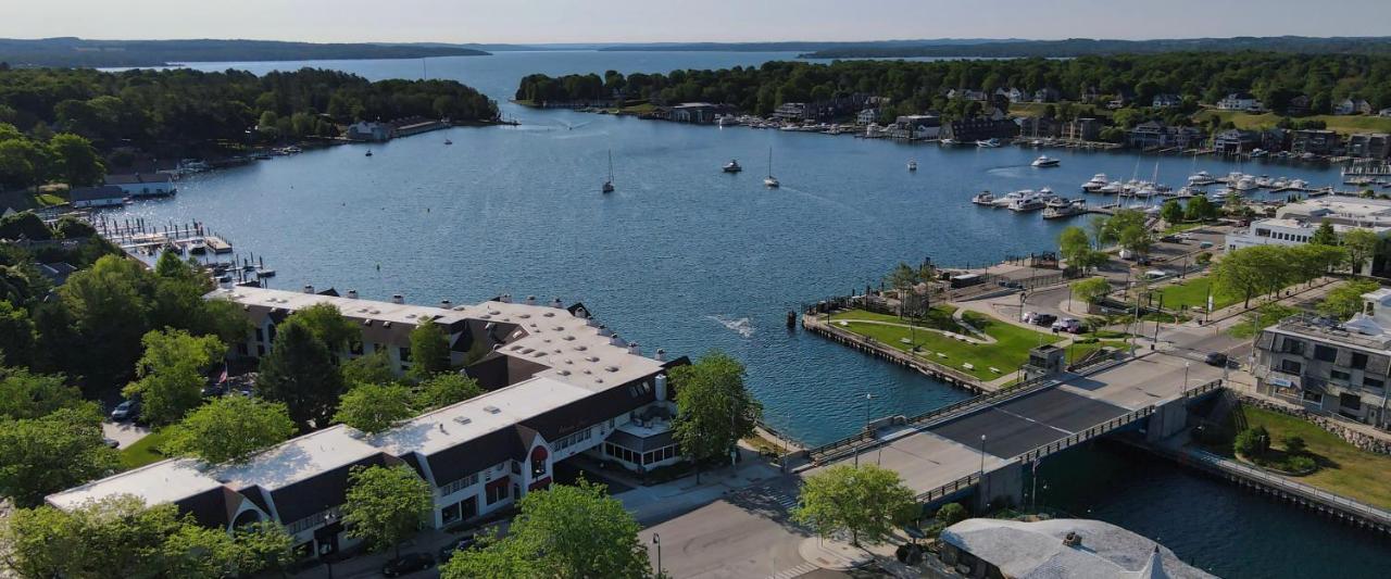 359 Edgewater Inn Шарлевой Экстерьер фото