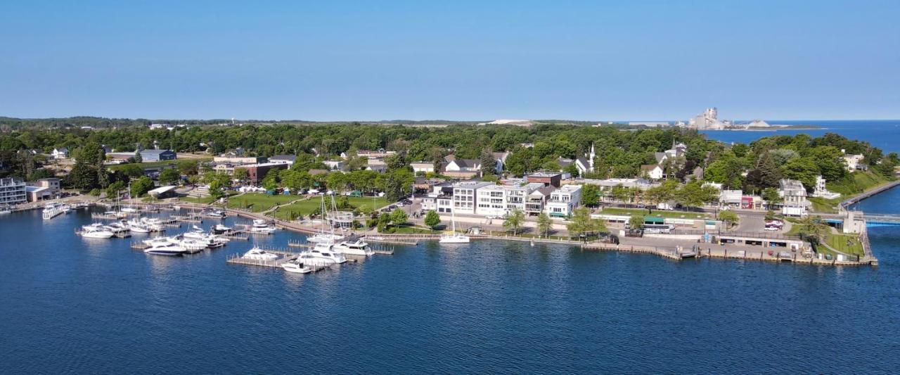 359 Edgewater Inn Шарлевой Экстерьер фото