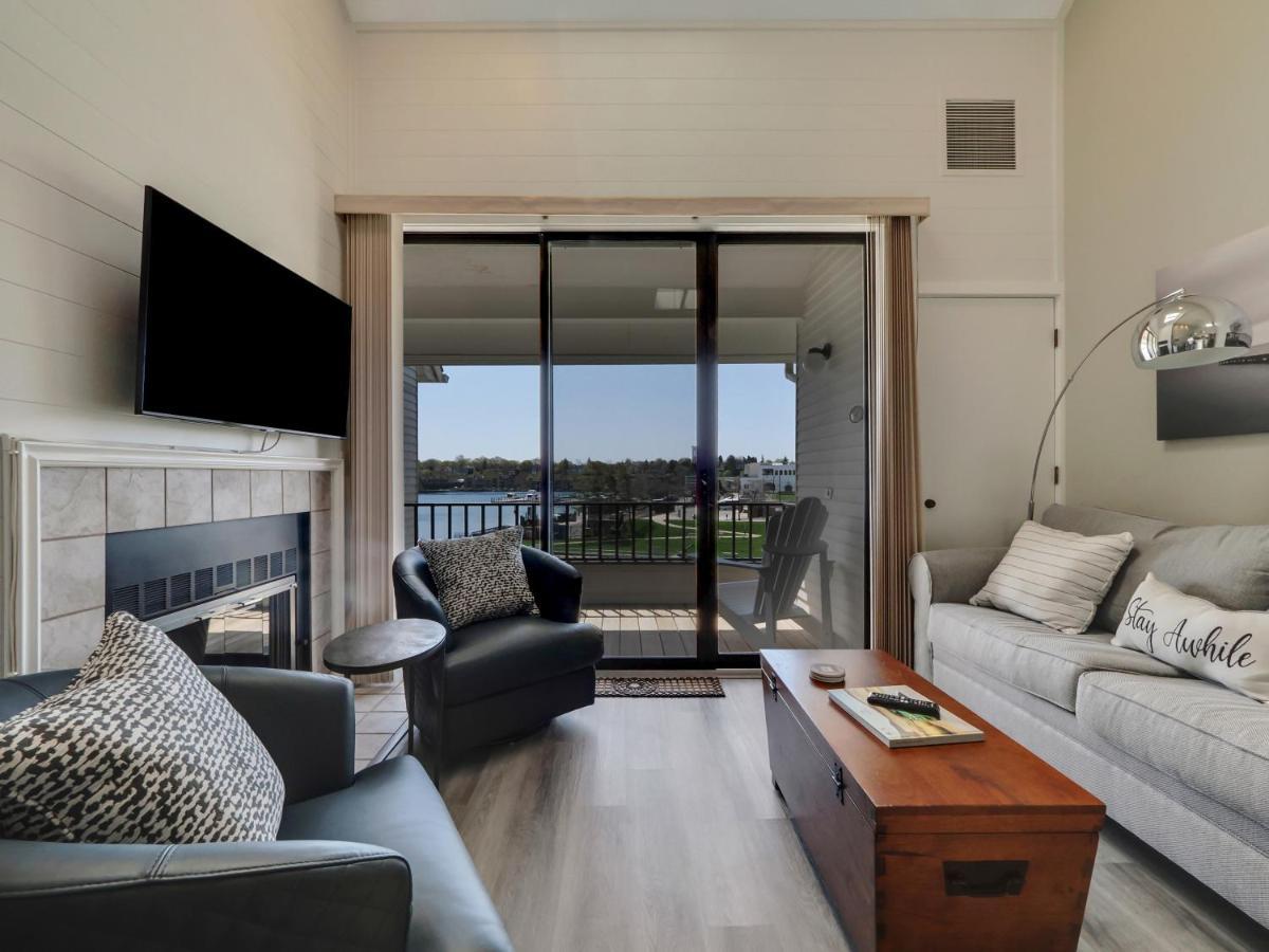 359 Edgewater Inn Шарлевой Экстерьер фото